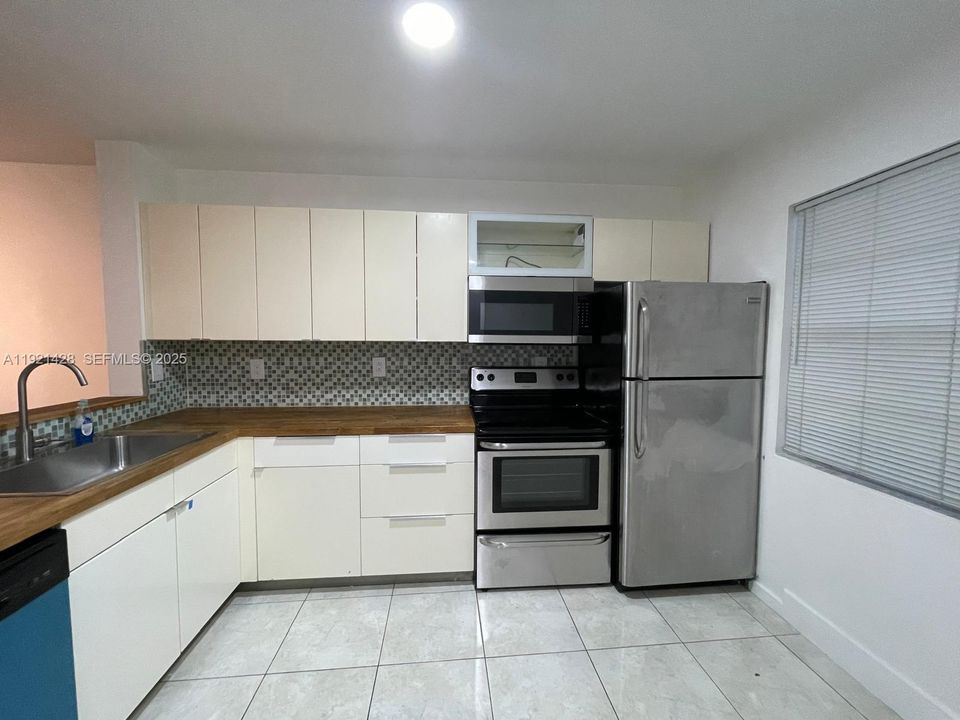 For Rent: $2,750 (3 beds, 2 baths, 1150 Square Feet)