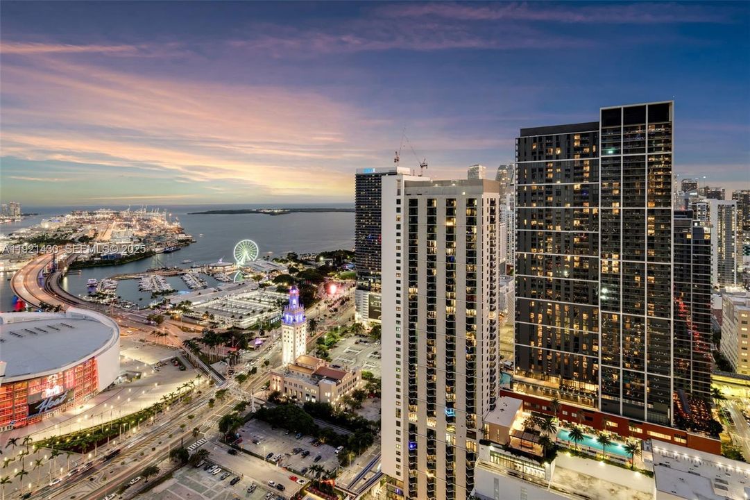 待售: $1,350,000 (2 贝兹, 3 浴室, 1559 平方英尺)