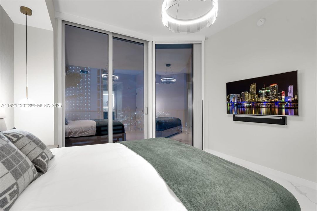 待售: $1,350,000 (2 贝兹, 3 浴室, 1559 平方英尺)