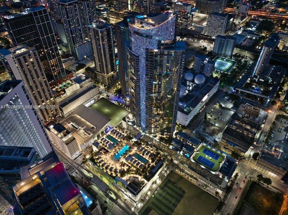 待售: $1,350,000 (2 贝兹, 3 浴室, 1559 平方英尺)