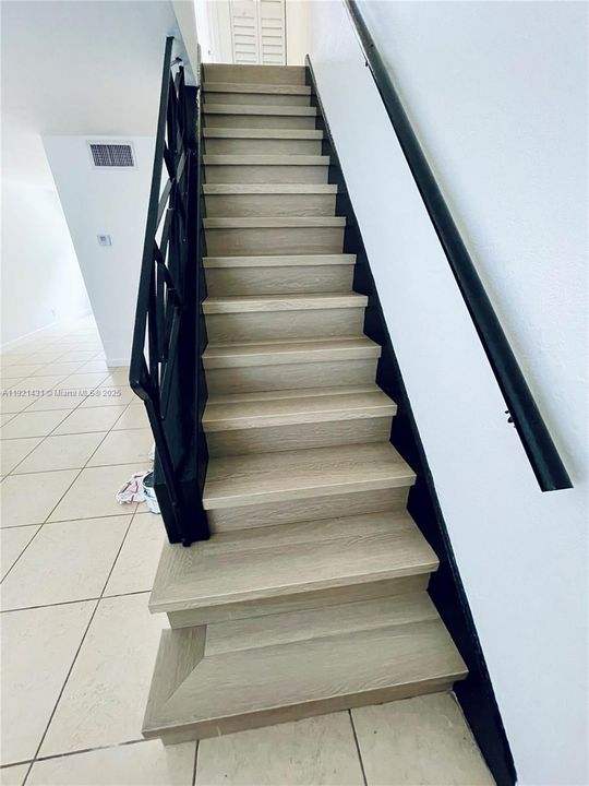 待售: $199,000 (2 贝兹, 1 浴室, 938 平方英尺)