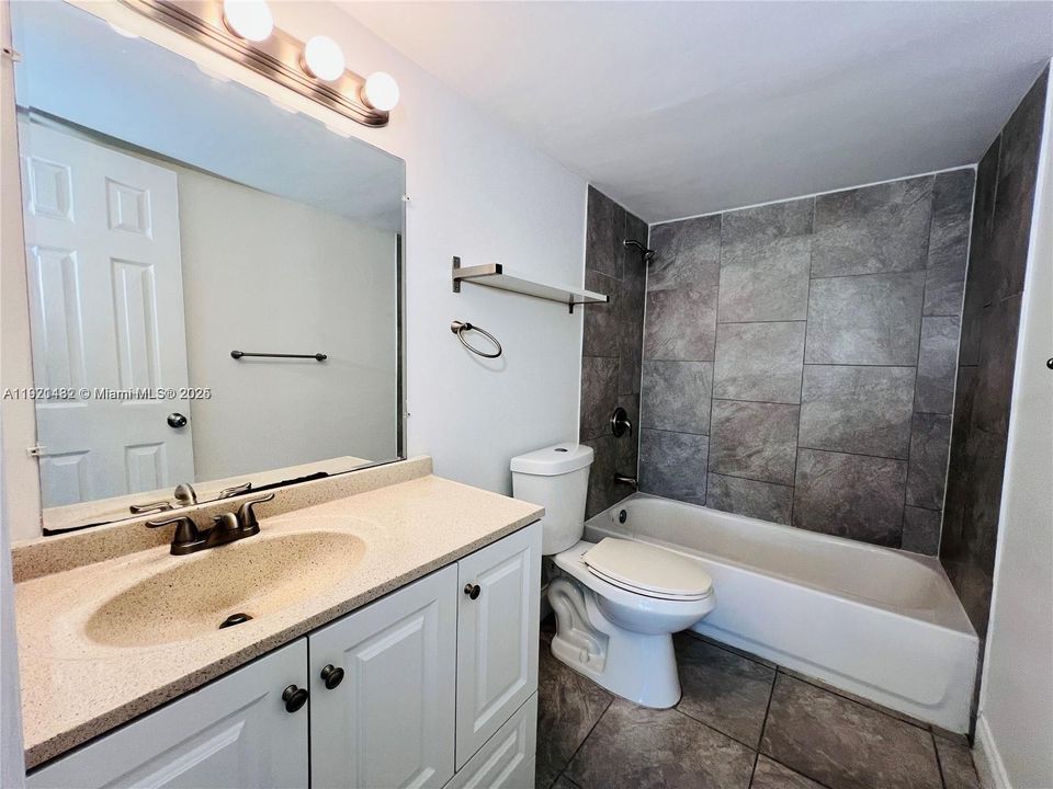 For Rent: $1,850 (1 beds, 1 baths, 777 Square Feet)