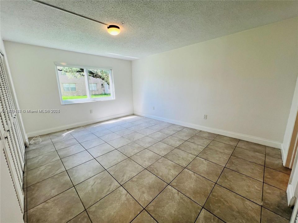 For Rent: $1,850 (1 beds, 1 baths, 777 Square Feet)