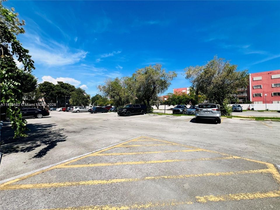 For Rent: $1,850 (1 beds, 1 baths, 777 Square Feet)