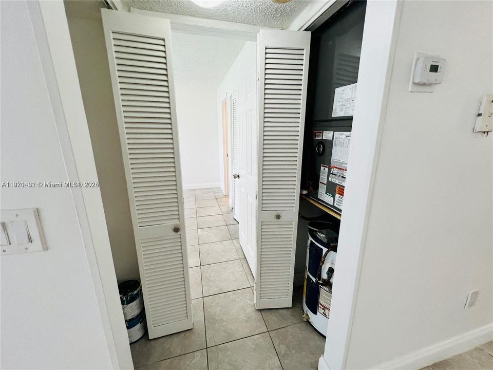 For Rent: $1,850 (1 beds, 1 baths, 777 Square Feet)