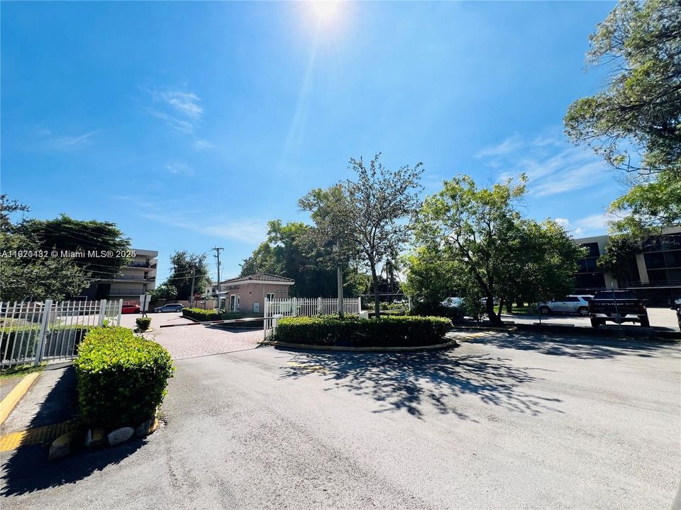 For Rent: $1,850 (1 beds, 1 baths, 777 Square Feet)