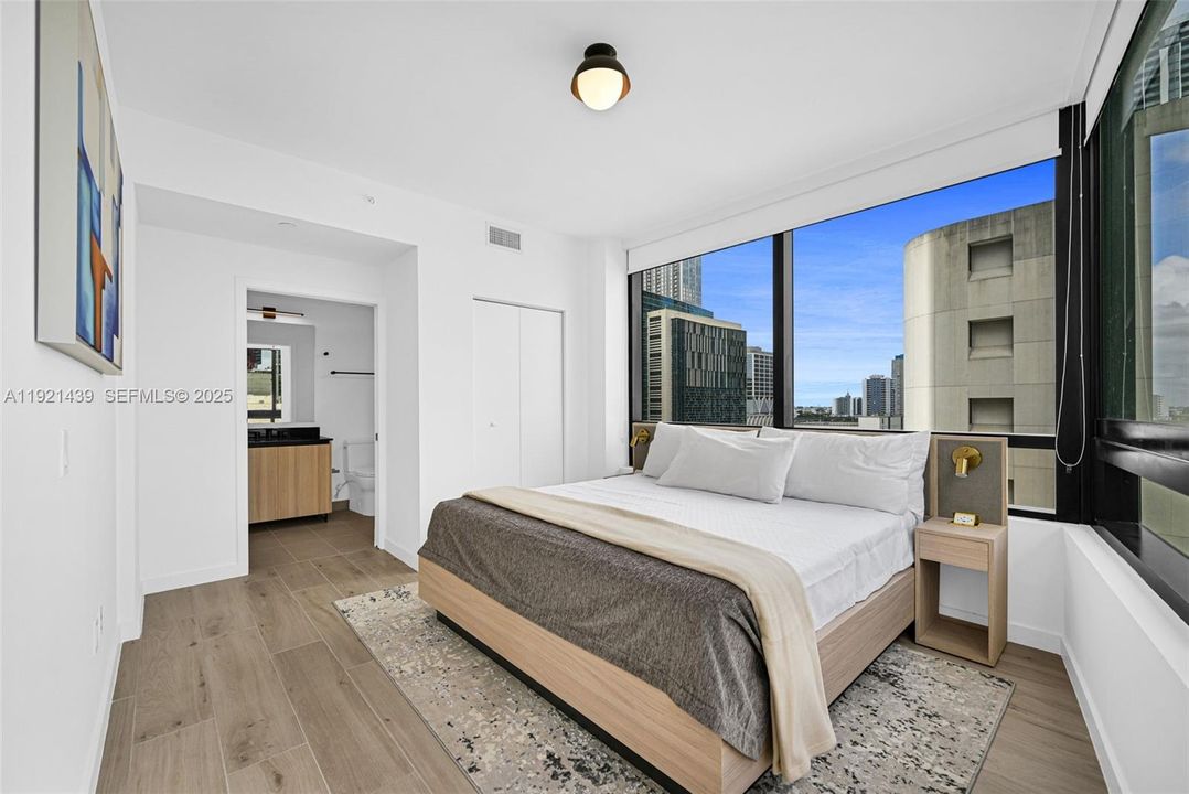 For Sale: $950,000 (2 beds, 2 baths, 786 Square Feet)