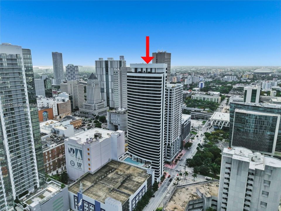 For Sale: $950,000 (2 beds, 2 baths, 786 Square Feet)