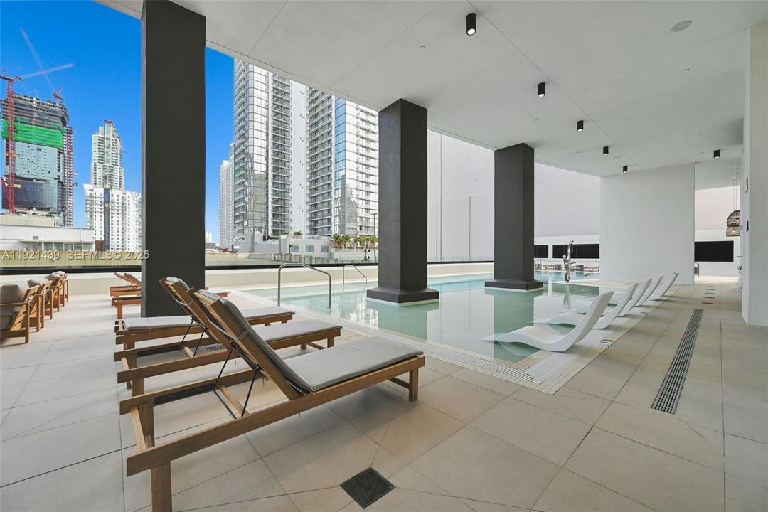 For Sale: $950,000 (2 beds, 2 baths, 786 Square Feet)