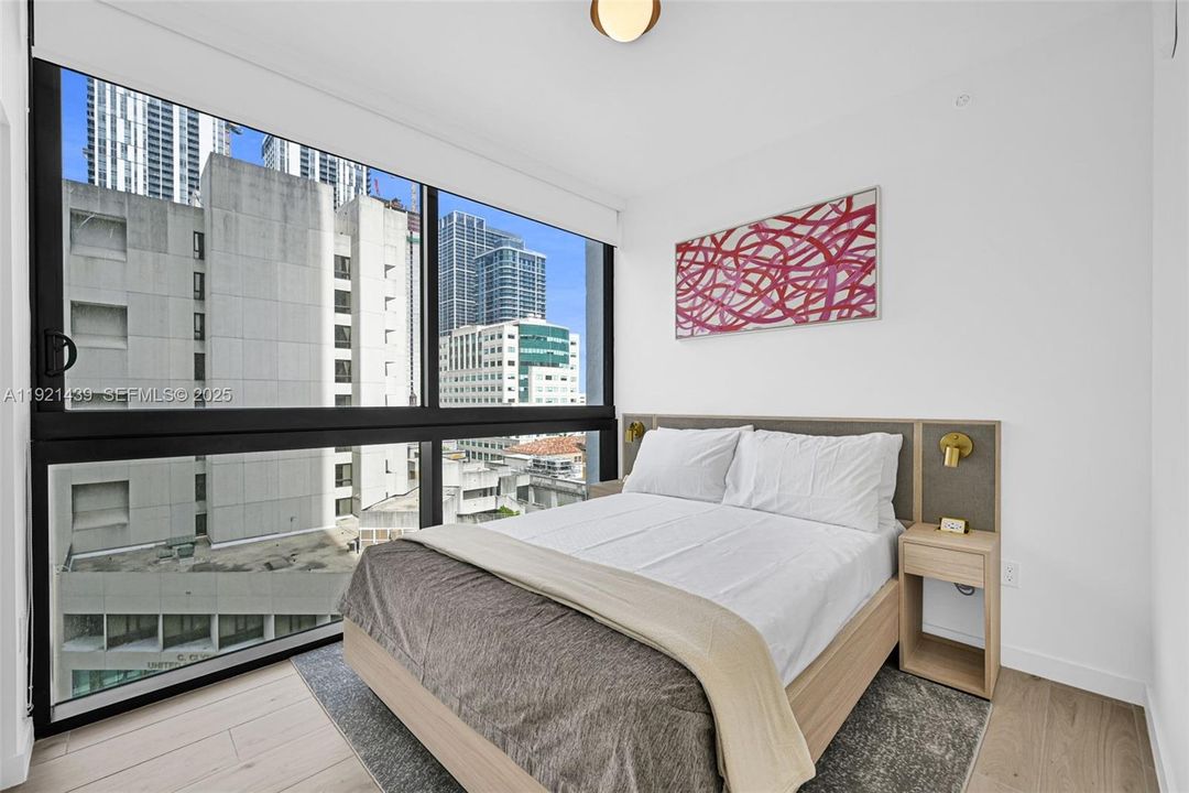 For Sale: $950,000 (2 beds, 2 baths, 786 Square Feet)