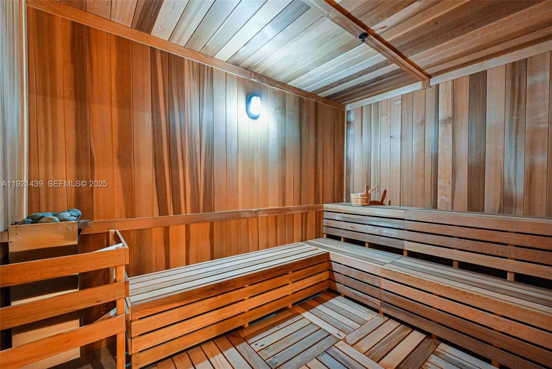 For Sale: $950,000 (2 beds, 2 baths, 786 Square Feet)