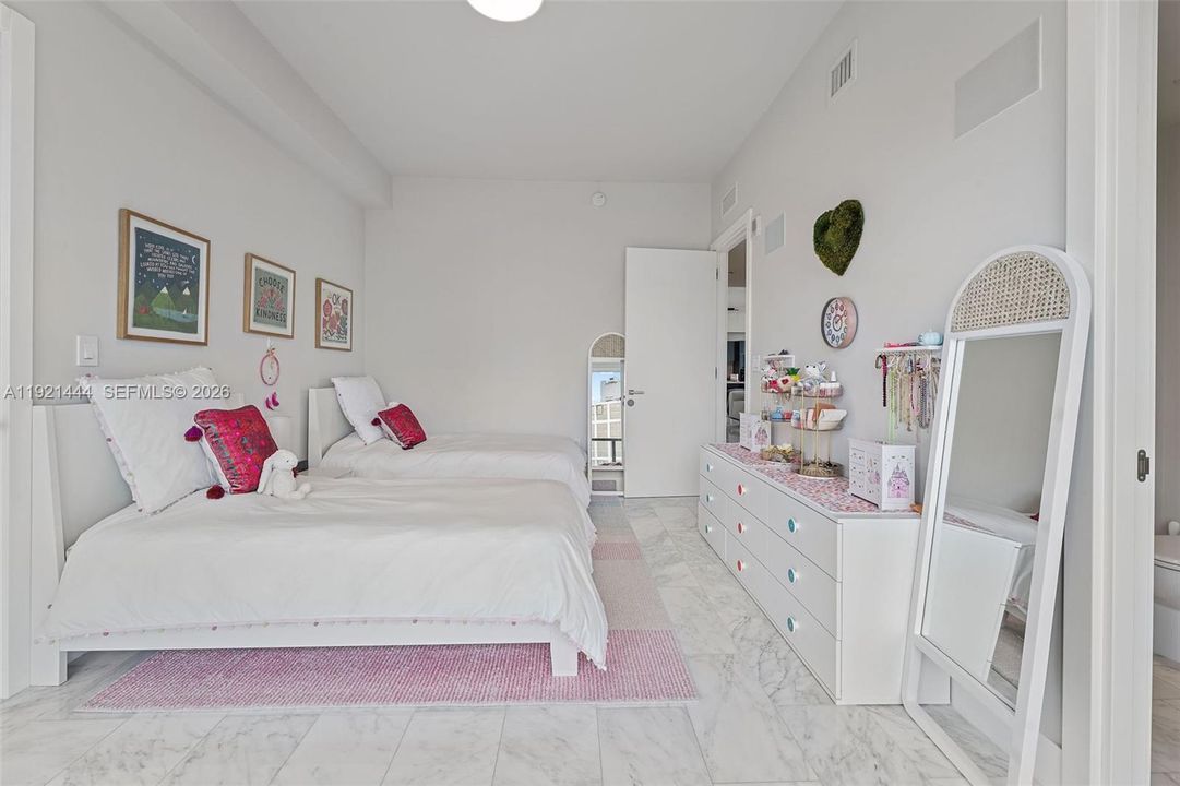 For Sale: $1,998,000 (2 beds, 3 baths, 1634 Square Feet)