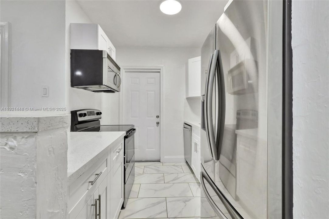 В аренду: $2,600 (3 спален, 2 ванн, 894 Квадратных фут)