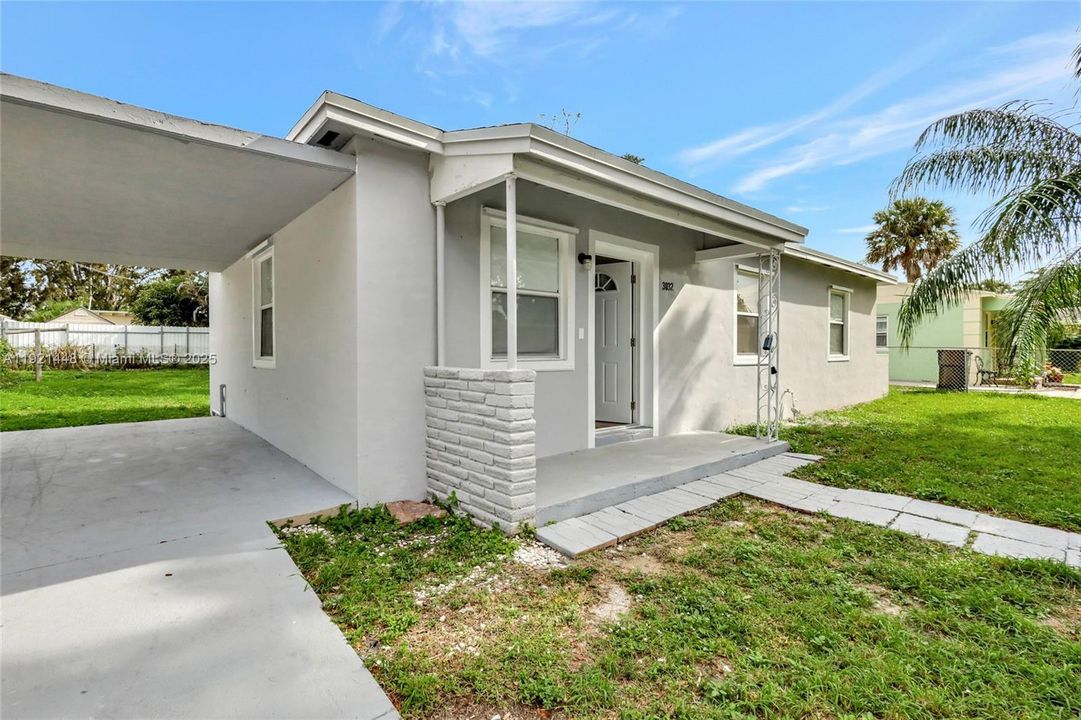 В аренду: $2,600 (3 спален, 2 ванн, 894 Квадратных фут)