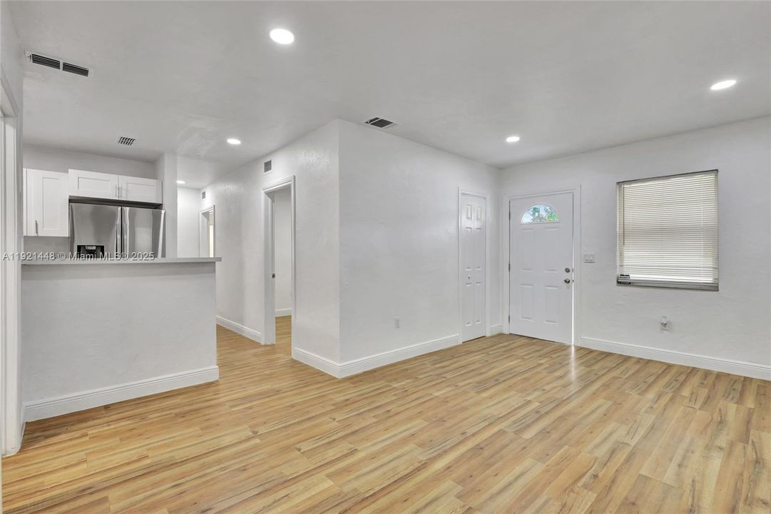 В аренду: $2,600 (3 спален, 2 ванн, 894 Квадратных фут)