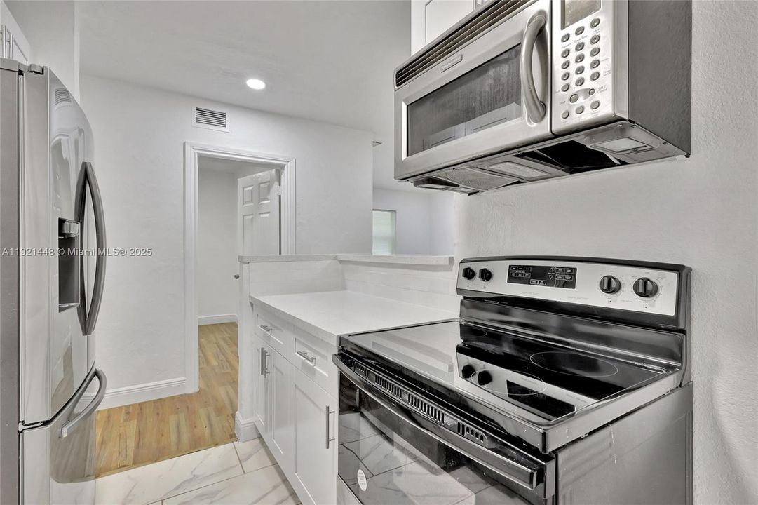 В аренду: $2,600 (3 спален, 2 ванн, 894 Квадратных фут)