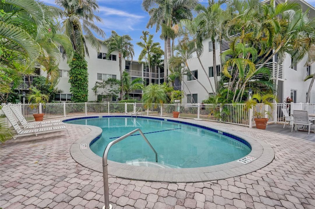 待售: $309,900 (2 贝兹, 2 浴室, 966 平方英尺)