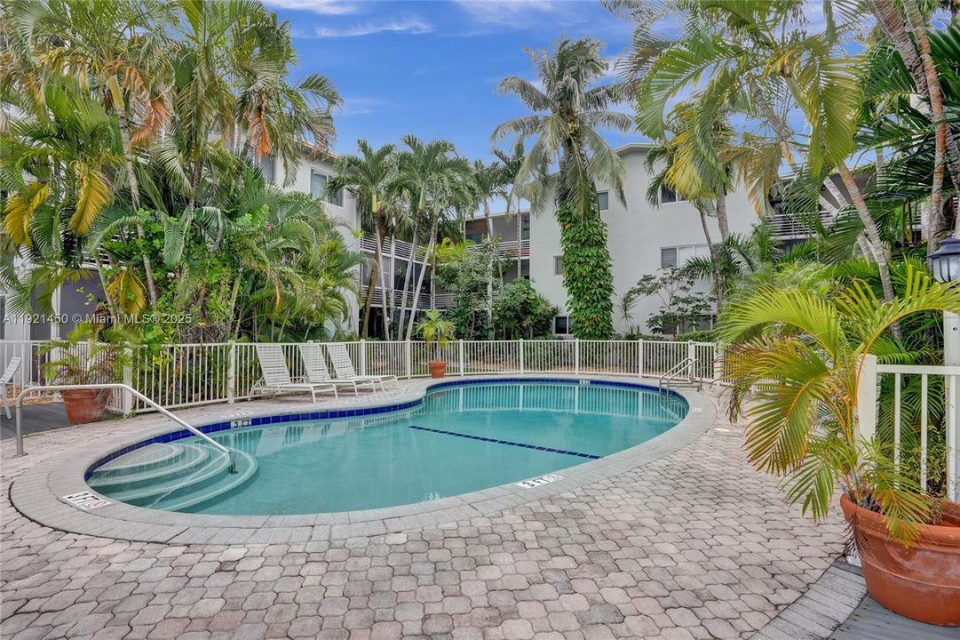 待售: $309,900 (2 贝兹, 2 浴室, 966 平方英尺)