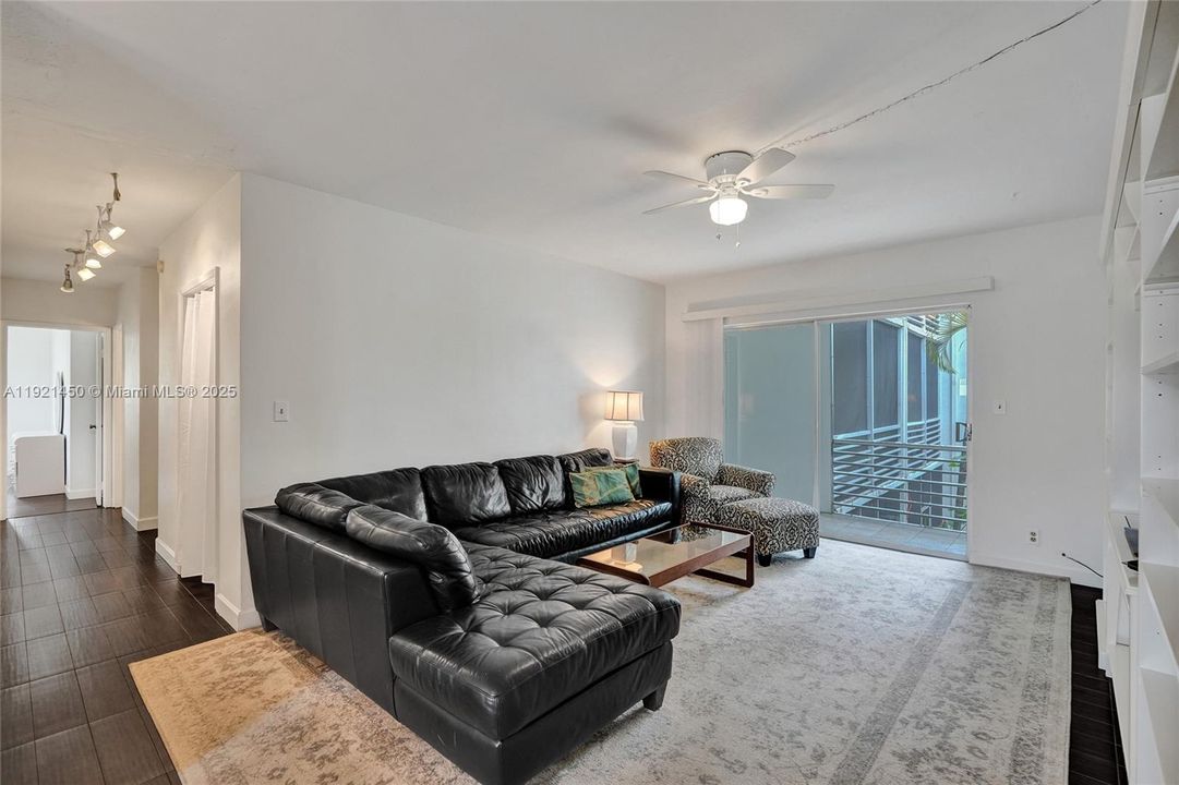 待售: $309,900 (2 贝兹, 2 浴室, 966 平方英尺)