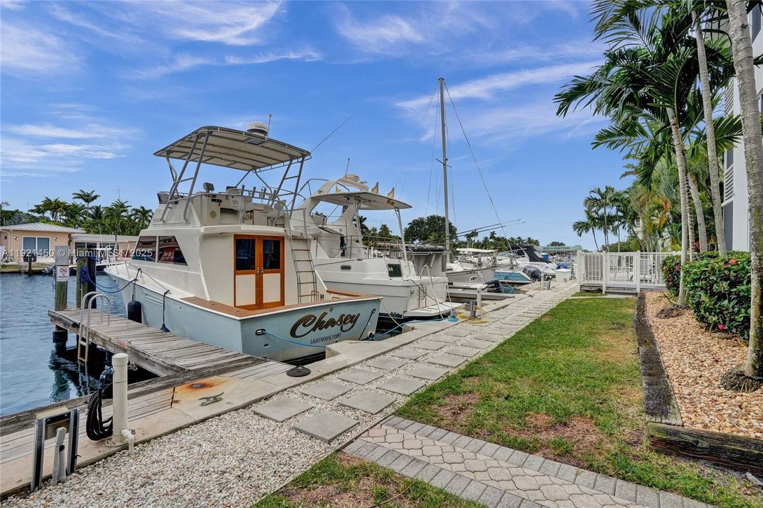 待售: $309,900 (2 贝兹, 2 浴室, 966 平方英尺)