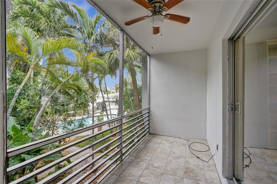 待售: $309,900 (2 贝兹, 2 浴室, 966 平方英尺)