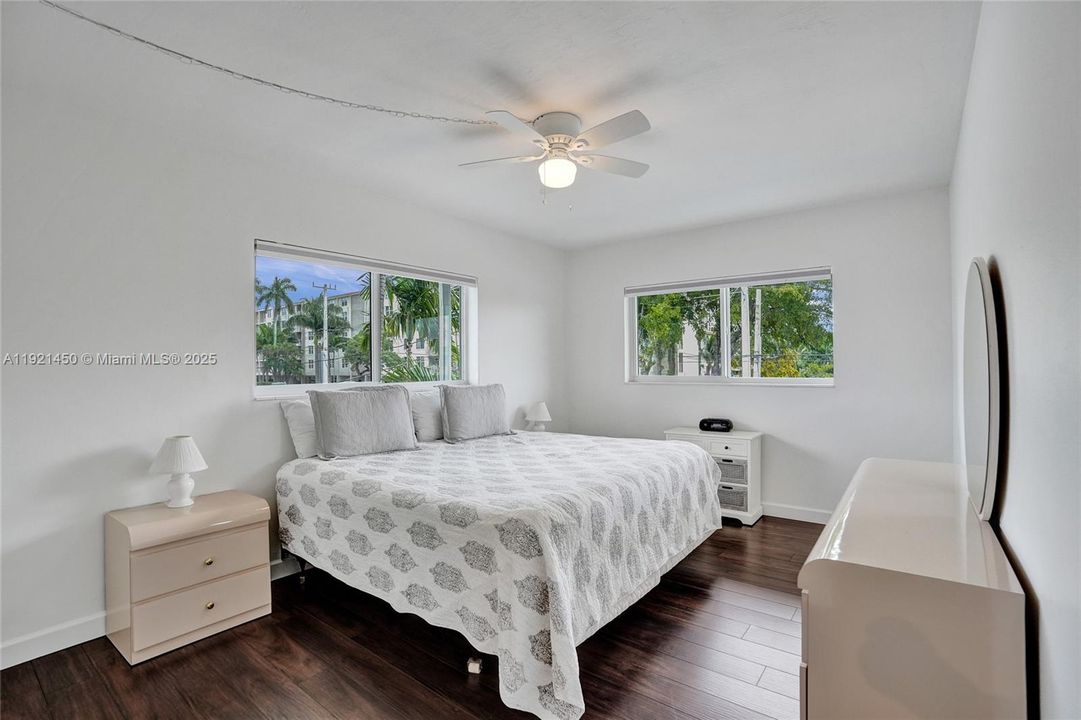 待售: $309,900 (2 贝兹, 2 浴室, 966 平方英尺)