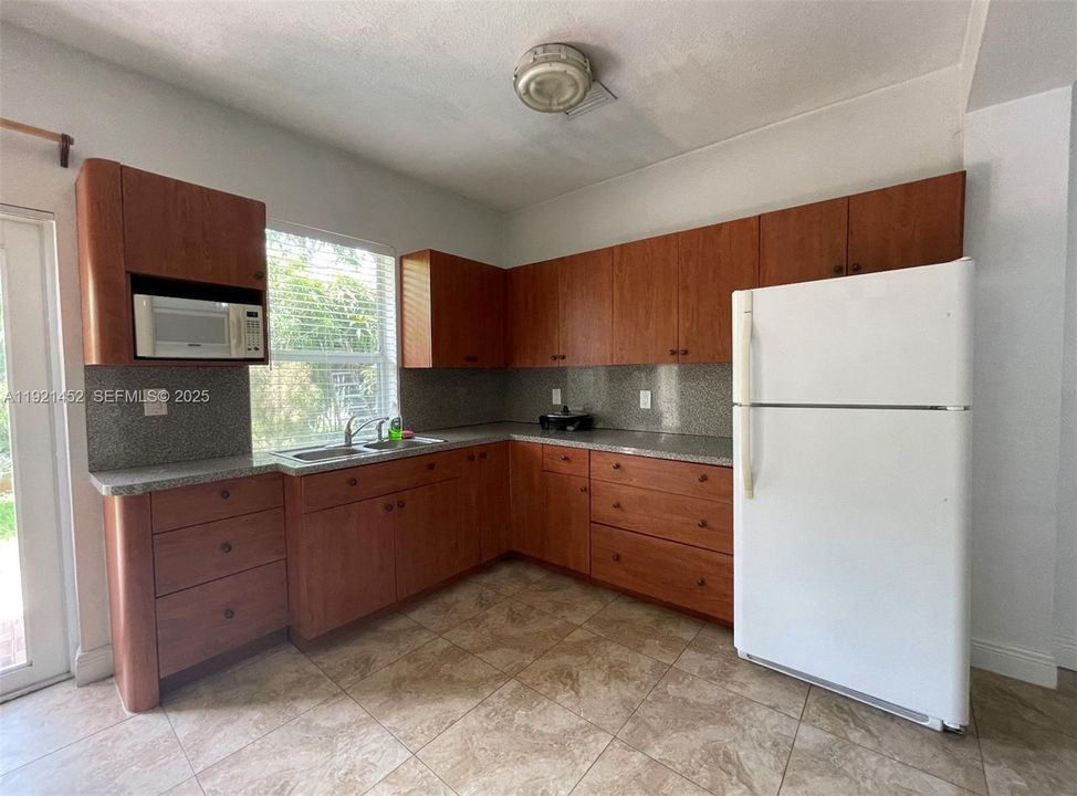 For Sale: $820,000 (4 beds, 3 baths, 2261 Square Feet)