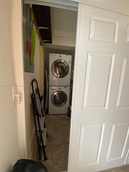 For Sale: $820,000 (4 beds, 3 baths, 2261 Square Feet)