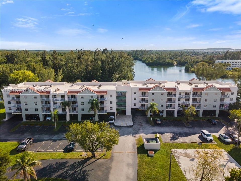 В аренду: $2,300 (2 спален, 2 ванн, 980 Квадратных фут)