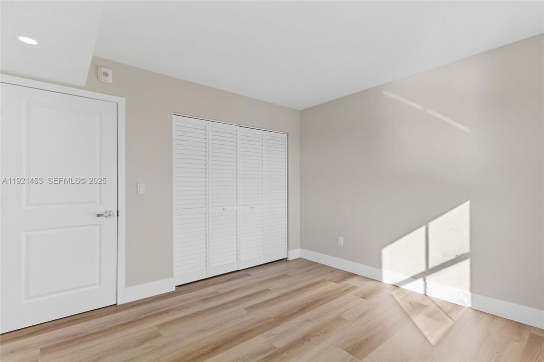 В аренду: $2,300 (2 спален, 2 ванн, 980 Квадратных фут)