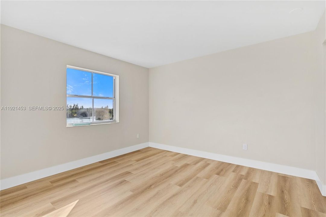 В аренду: $2,300 (2 спален, 2 ванн, 980 Квадратных фут)