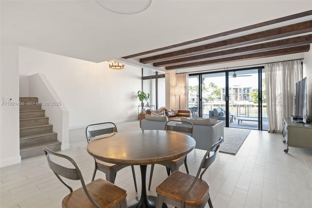 出租: $6,250 (3 贝兹, 2 浴室, 2370 平方英尺)