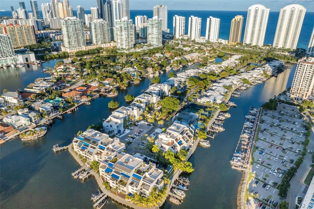 出租: $6,250 (3 贝兹, 2 浴室, 2370 平方英尺)