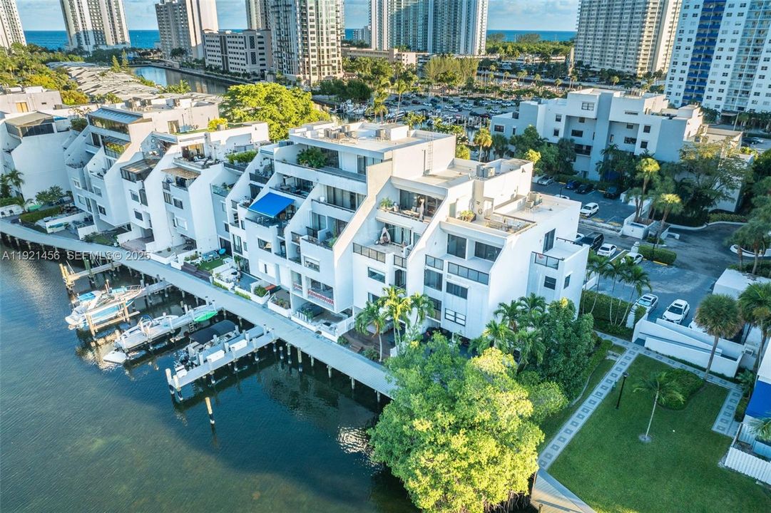 出租: $6,250 (3 贝兹, 2 浴室, 2370 平方英尺)