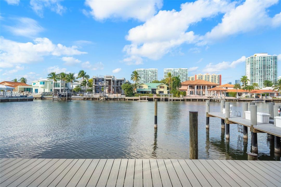 出租: $6,250 (3 贝兹, 2 浴室, 2370 平方英尺)