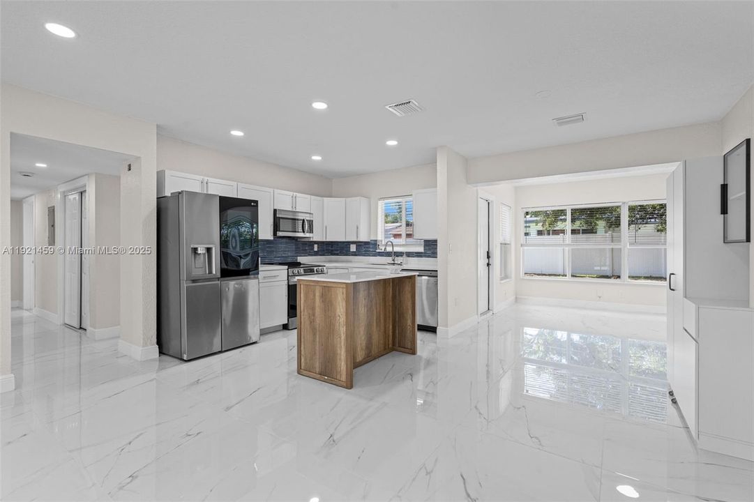 En Venta: $445,000 (3 camas, 2 baños, 1365 Pies cuadrados)