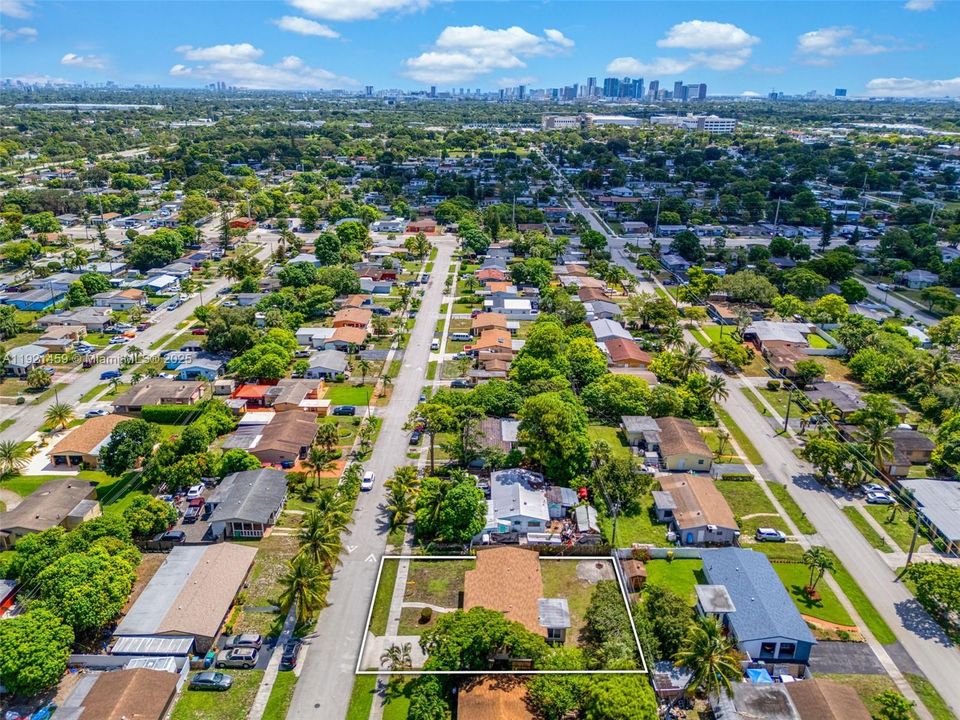 En Venta: $445,000 (3 camas, 2 baños, 1365 Pies cuadrados)