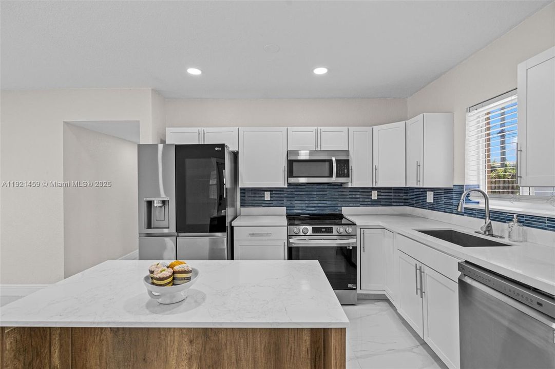 En Venta: $445,000 (3 camas, 2 baños, 1365 Pies cuadrados)