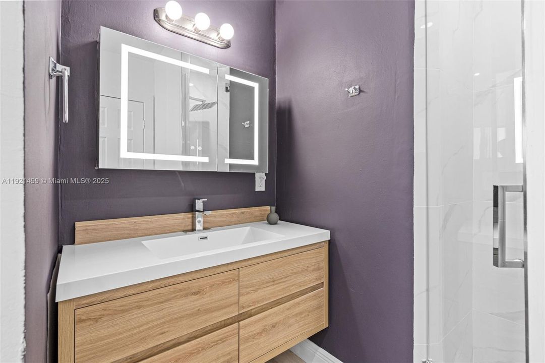 En Venta: $445,000 (3 camas, 2 baños, 1365 Pies cuadrados)