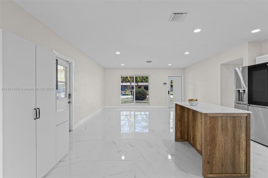 En Venta: $445,000 (3 camas, 2 baños, 1365 Pies cuadrados)