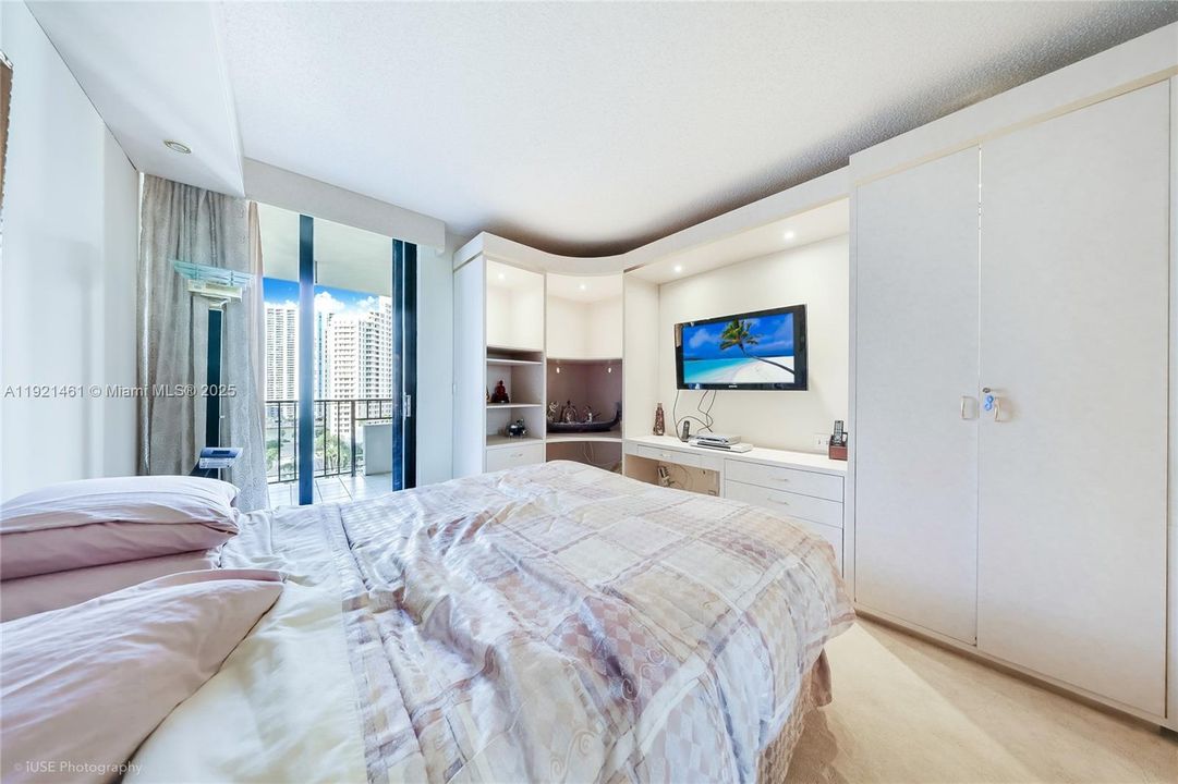 For Rent: $4,000 (2 beds, 2 baths, 1464 Square Feet)