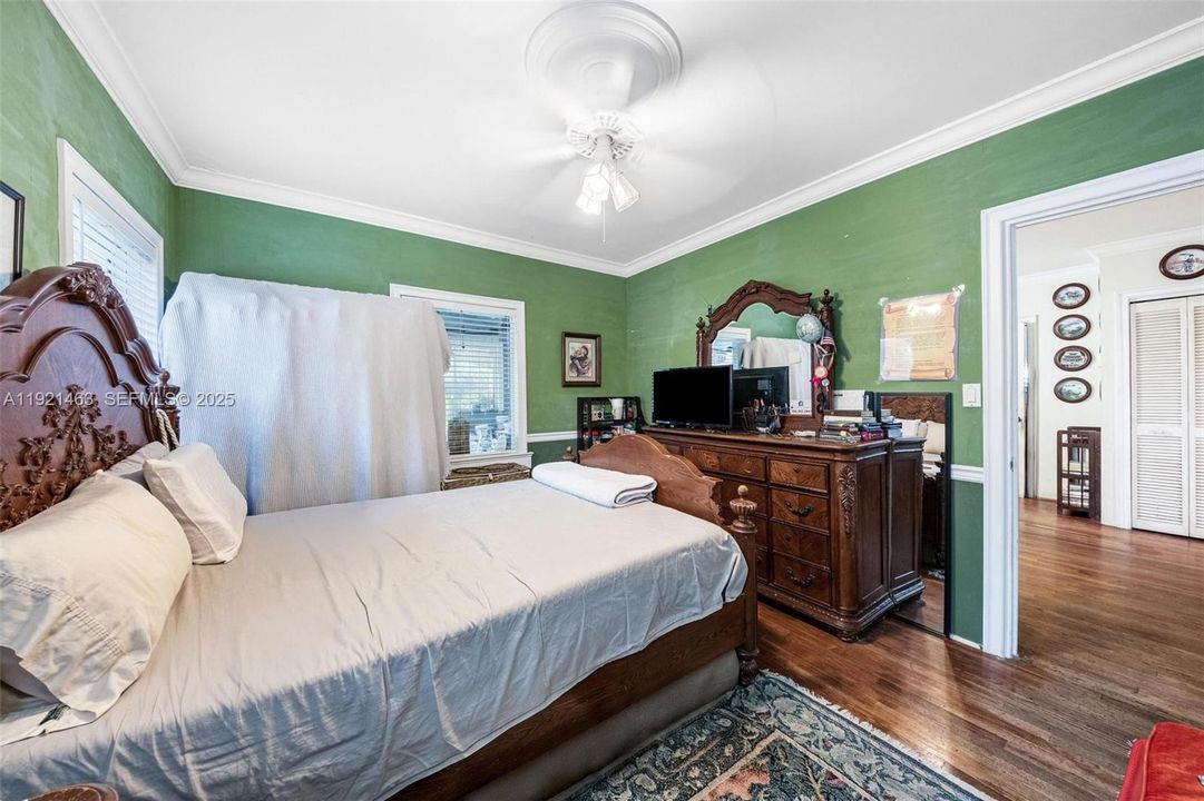 For Sale: $1,320,000 (3 beds, 2 baths, 1624 Square Feet)