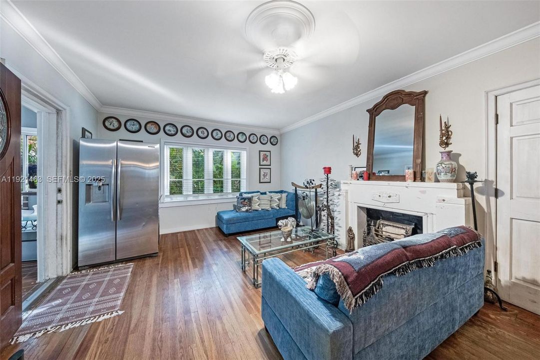 For Sale: $1,320,000 (3 beds, 2 baths, 1624 Square Feet)