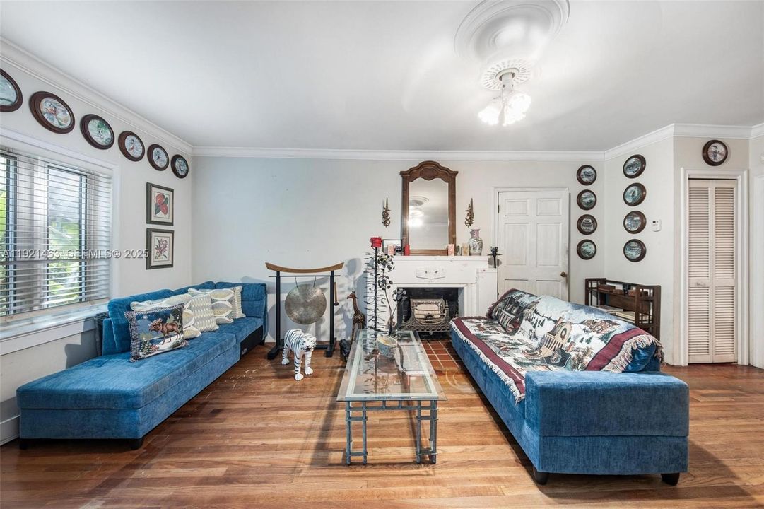 For Sale: $1,320,000 (3 beds, 2 baths, 1624 Square Feet)