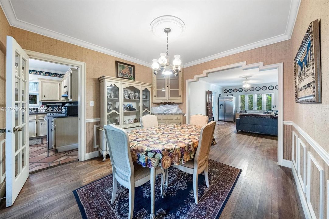 For Sale: $1,320,000 (3 beds, 2 baths, 1624 Square Feet)