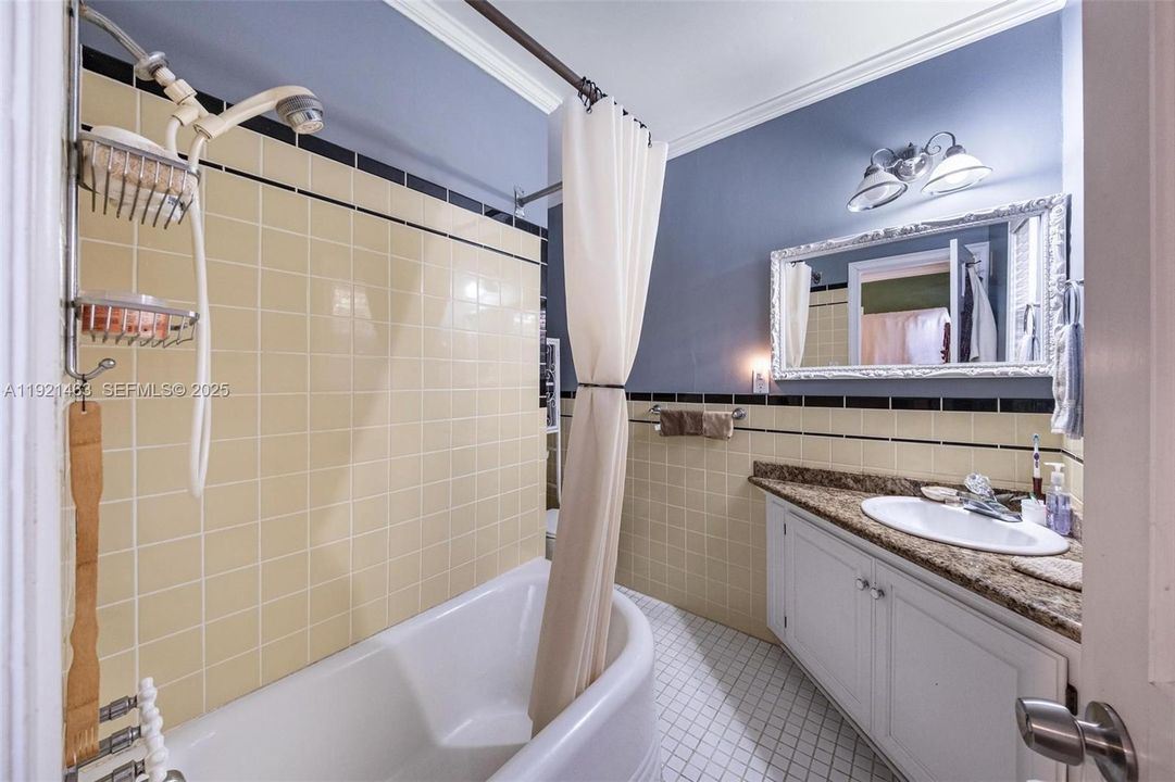 For Sale: $1,320,000 (3 beds, 2 baths, 1624 Square Feet)