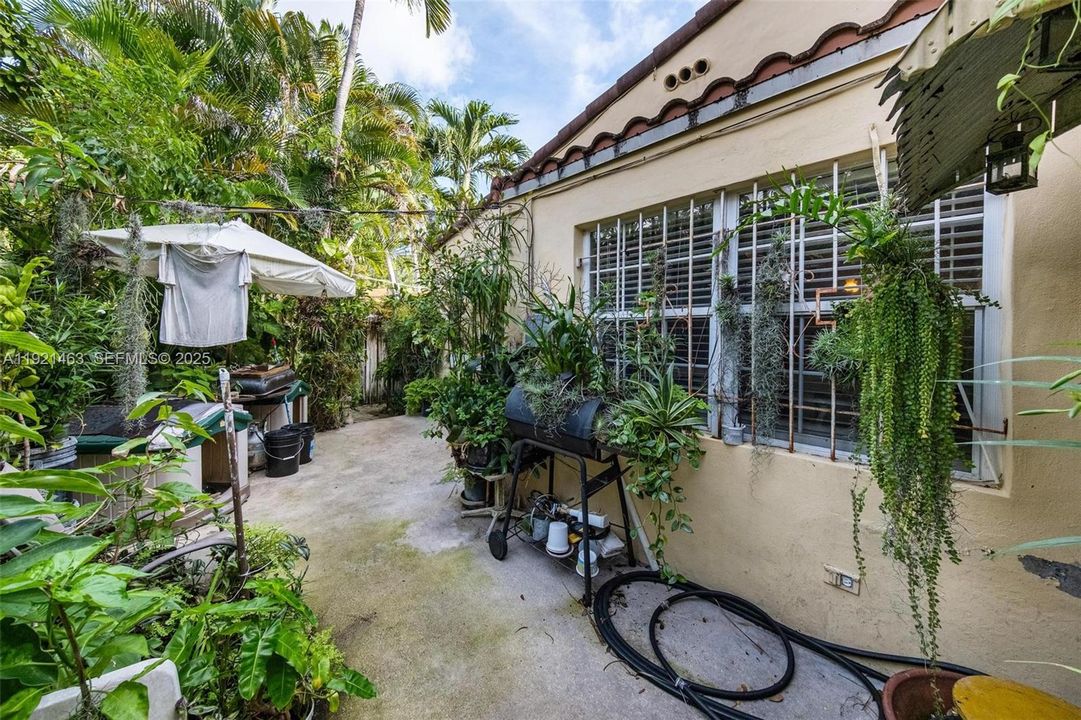 For Sale: $1,320,000 (3 beds, 2 baths, 1624 Square Feet)