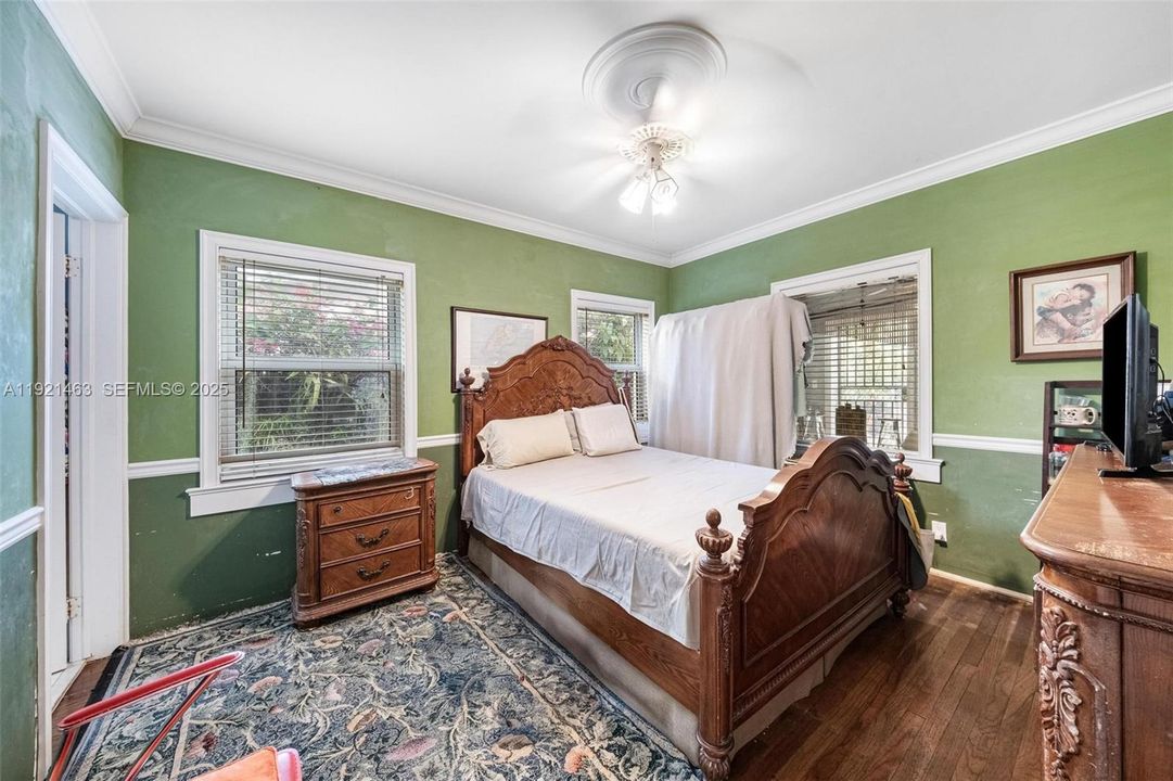 For Sale: $1,320,000 (3 beds, 2 baths, 1624 Square Feet)