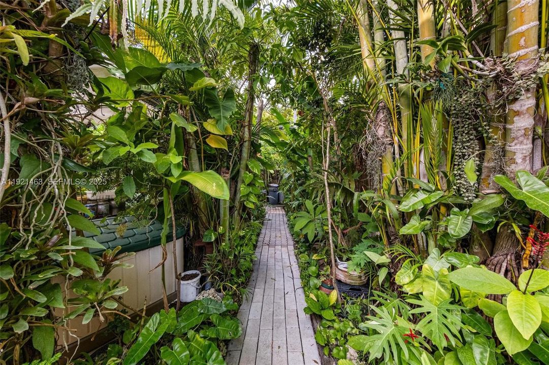 For Sale: $1,320,000 (3 beds, 2 baths, 1624 Square Feet)