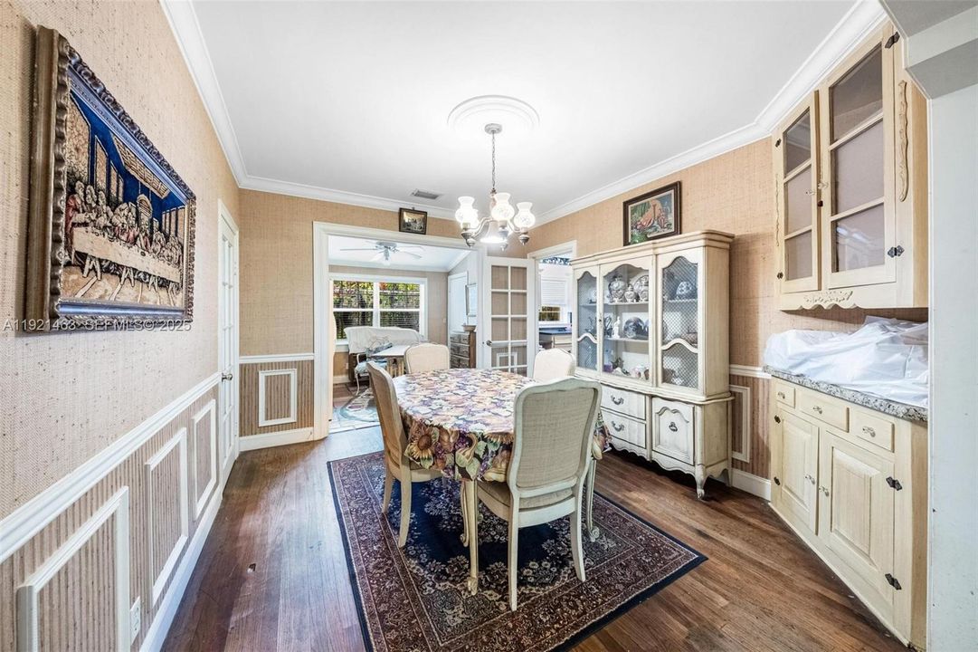 For Sale: $1,320,000 (3 beds, 2 baths, 1624 Square Feet)